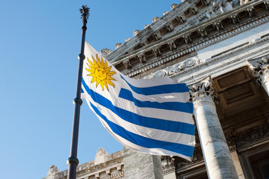 ارسال بار به اروگوئه طبق چه قوانین و شرایطی انجام می شود؟